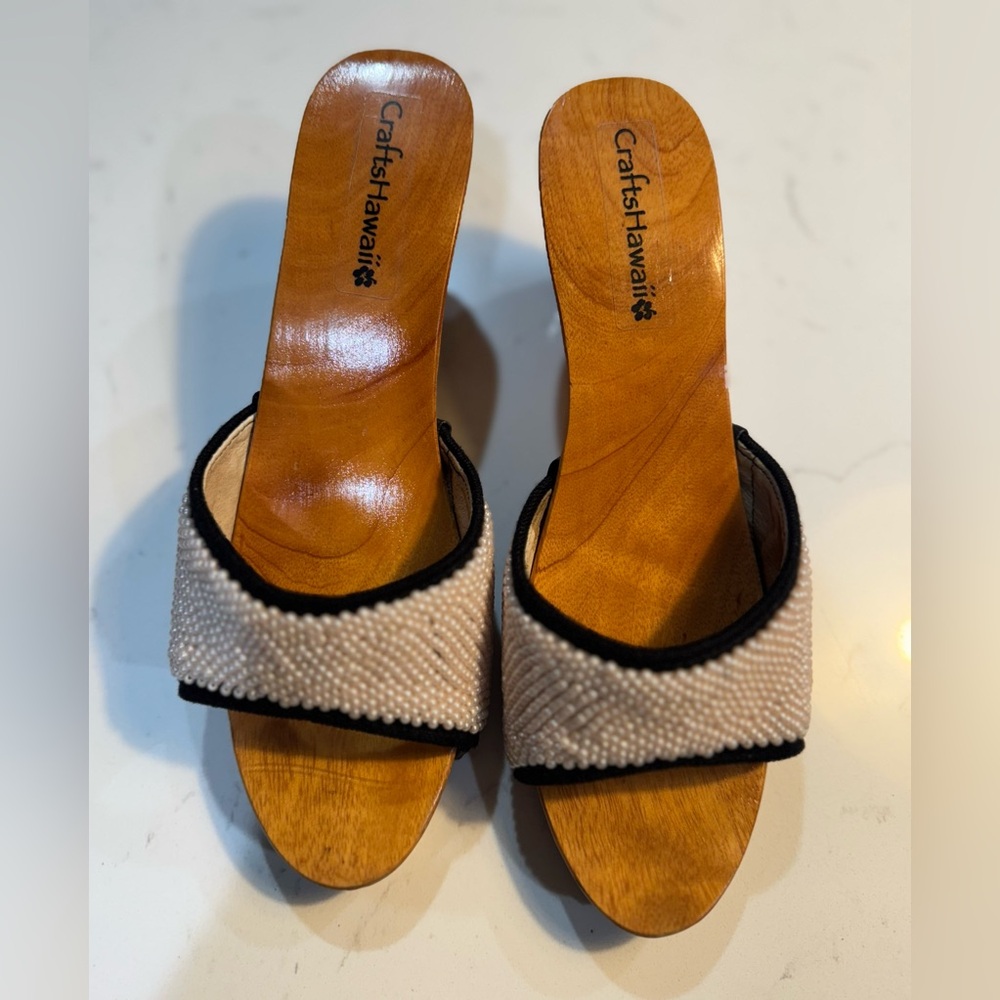 Crafts Hawaii Women's Off-White Beading W/ Black Trim Carved Wooden Clogs Size 6 - Picture 3 of 13